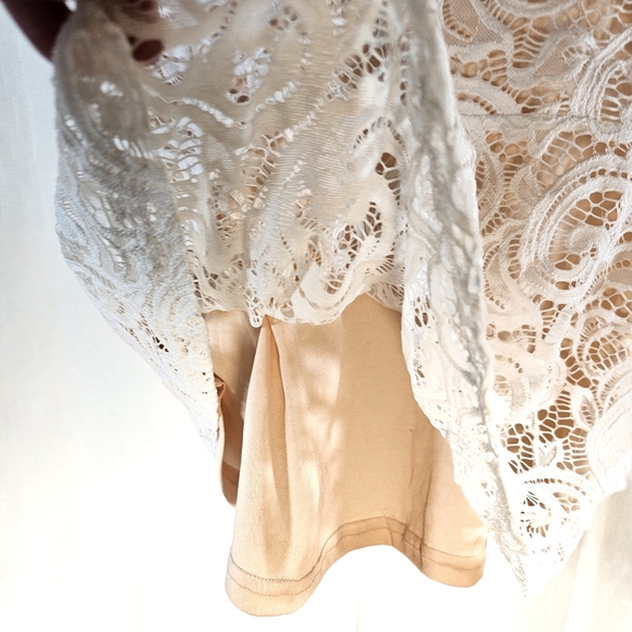 2/$20 Suzanne Betro 1X Lace Lined Top - Picture 5 of 7